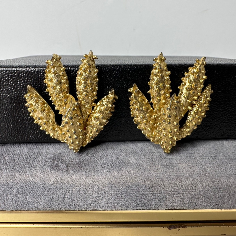 Vtg Sarah Coventry Wind Flower Clip On Earrings Gold Tone Textured Cactus Signed